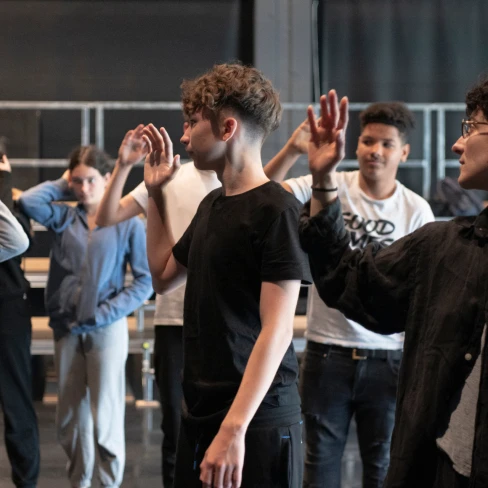 EN RESiDÈNCiA. Artistes als instituts