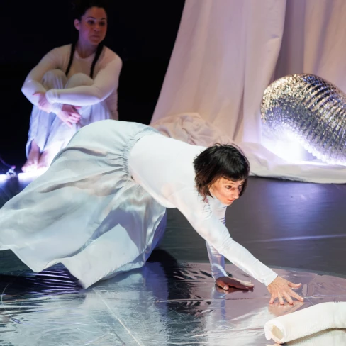Espectacle de dansa, objectes i música per a nadons