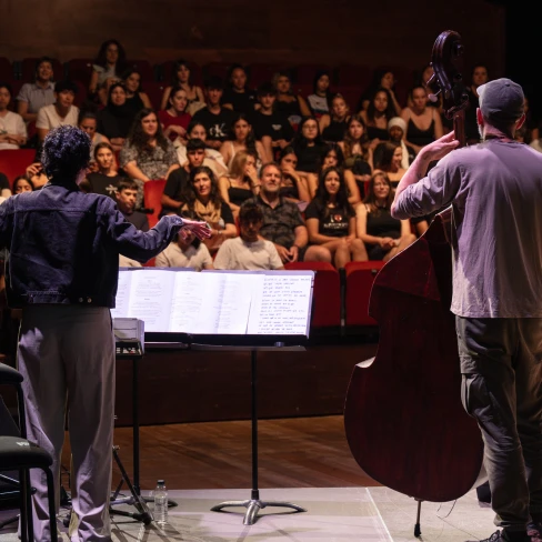 Activitat participativa de creació de hip-hop a l'aula